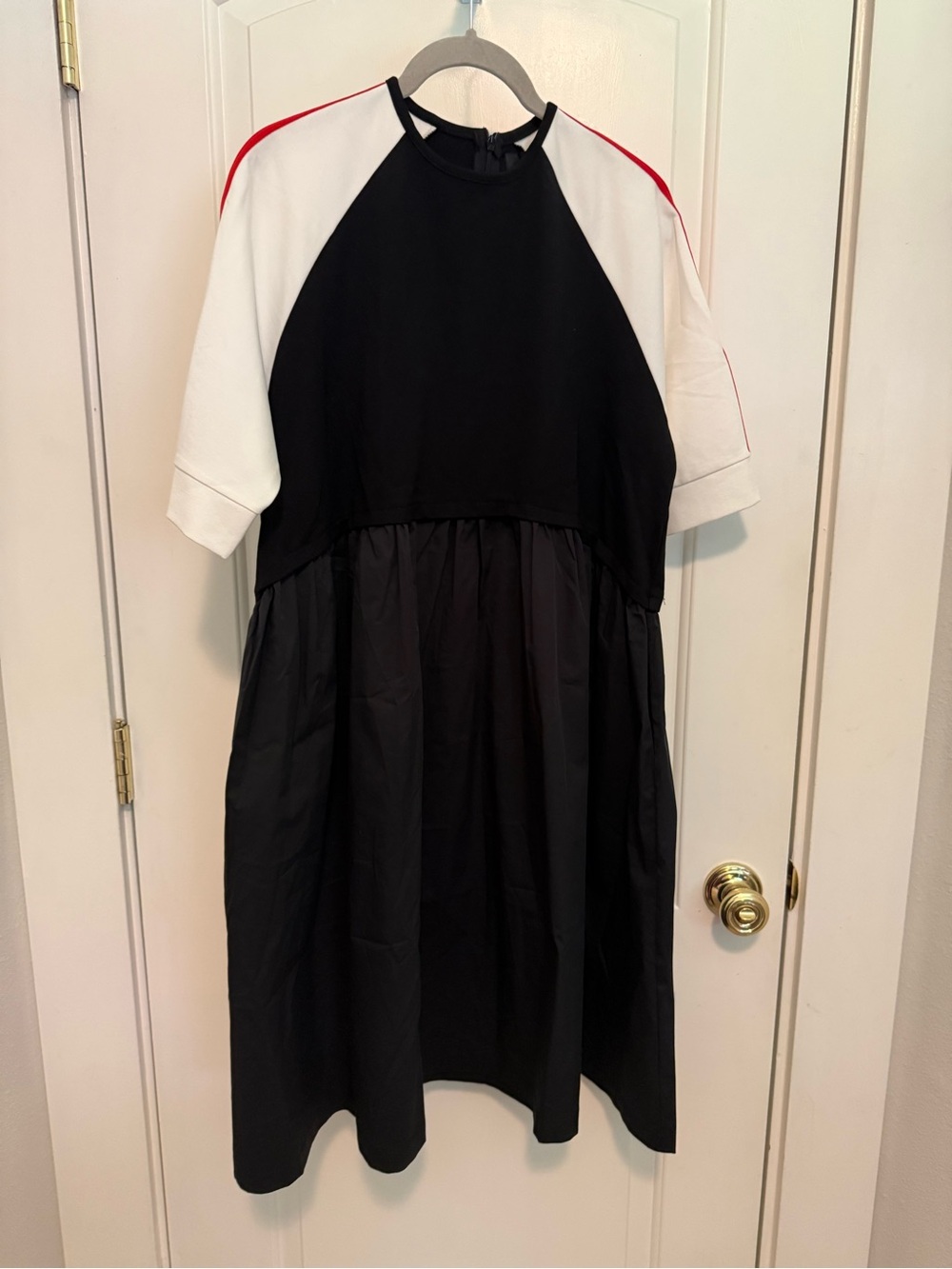 NWOT wore 1X - Reposh
Aleeza Paris Black & White Midi Dress with Red